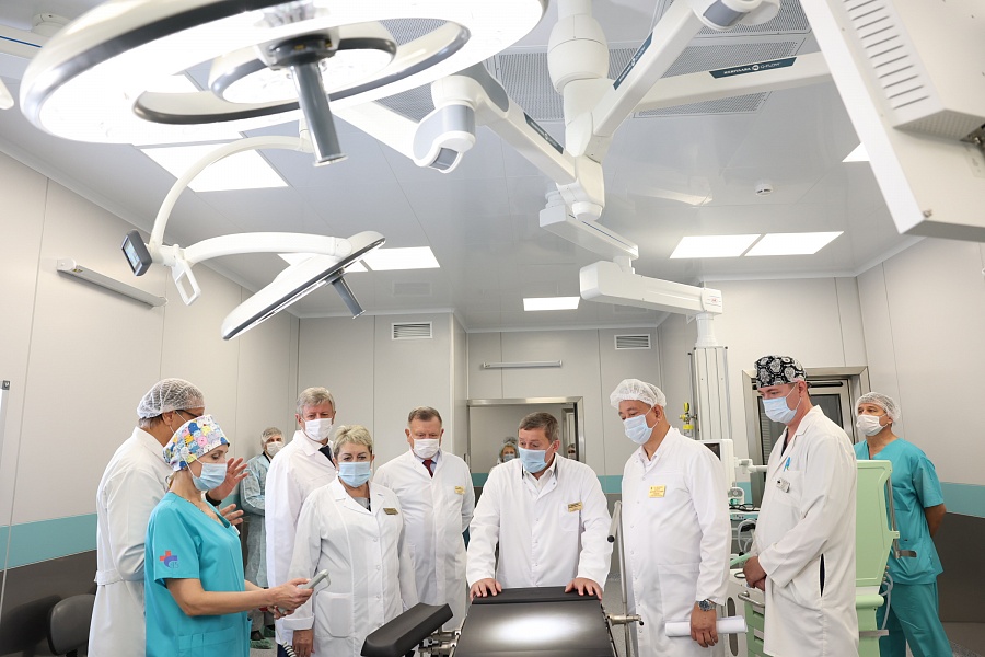 Губернатор Волгоградской области проинспектировал ход модернизации больницы №15